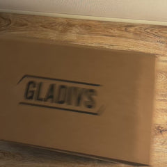 Video unboxing of Gladius Empress pink boxing gloves in velcro.